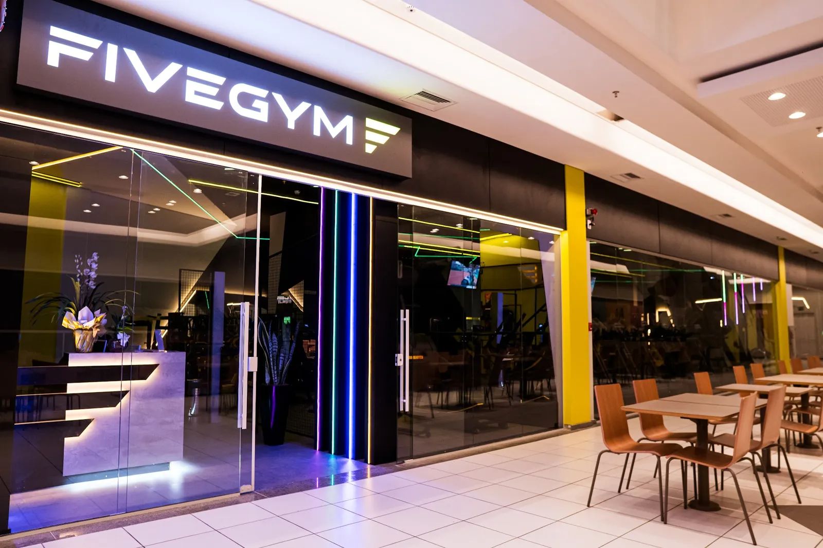 Fachada da Five Gym dentro do Videira Shopping